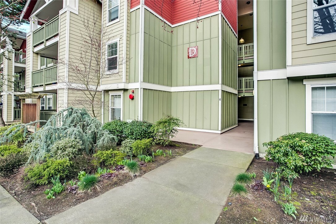 Property Photo:  7711 NE 175th D-301  WA 98028 