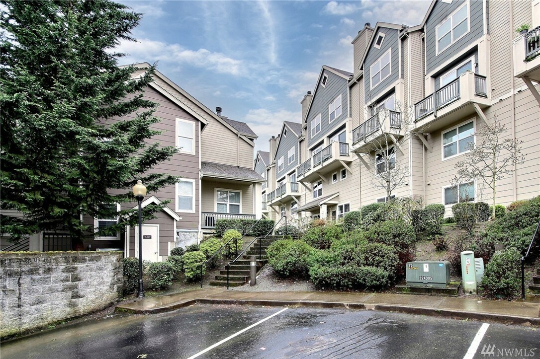 Property Photo: 3116 164th St SW 1617 WA 98086