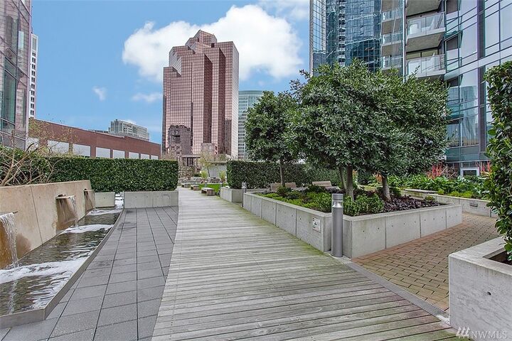 Property Photo: 10700 NE 4th St 3206 WA 98004