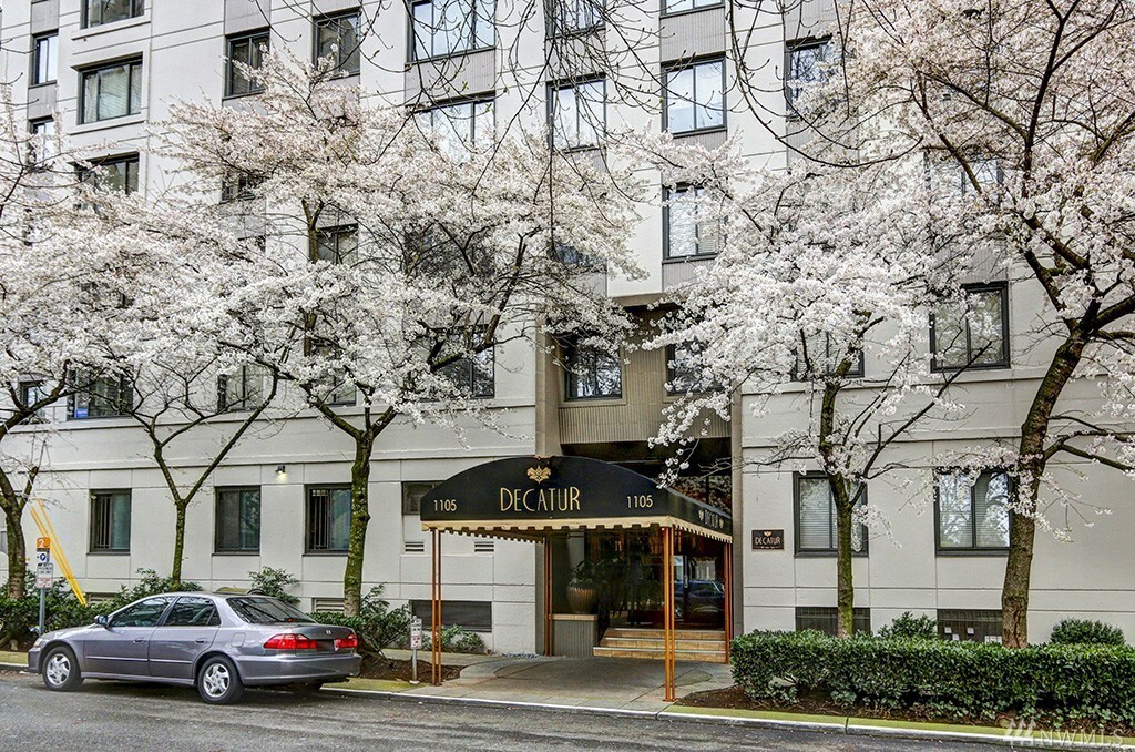 Property Photo:  1105 Spring Street 811  WA 98104 