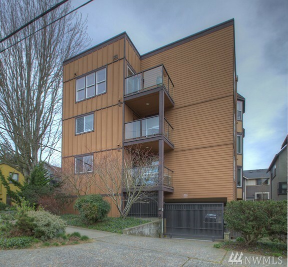 Property Photo:  209 N 39th St 303  WA 98103 