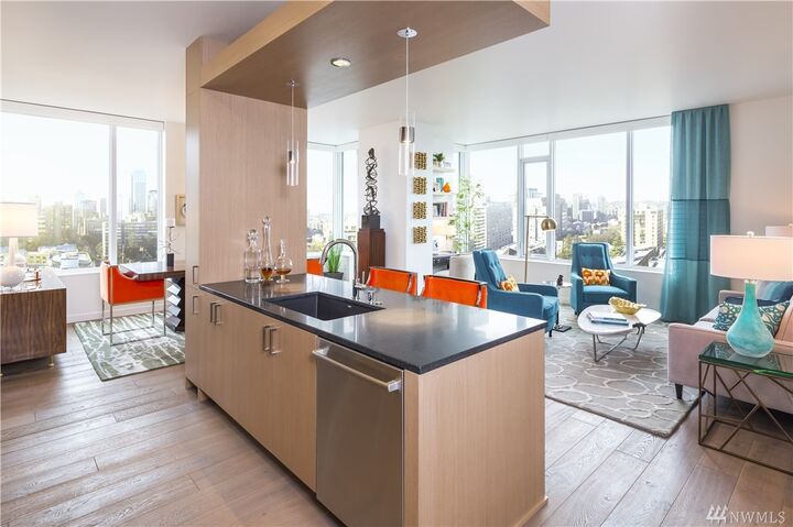 Property Photo: 1321 Seneca Street 607 WA 98101