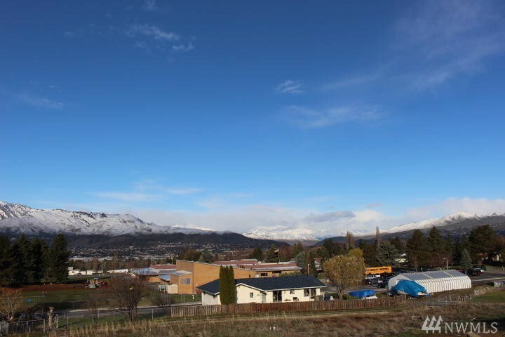 Property Photo: 277 23rd St NE WA 98802