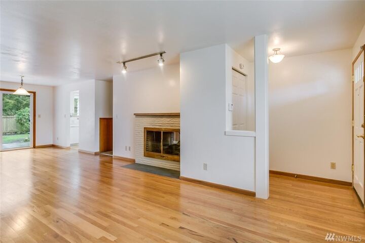 Property Photo: 19348 2nd Ave NW WA 98177