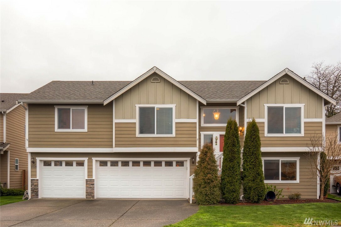 Property Photo:  1028 Grant Place  WA 98290 