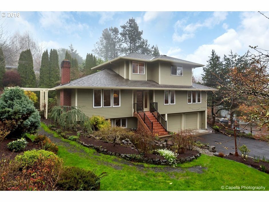 Property Photo:  1136 SW 58th Ave  OR 97221 