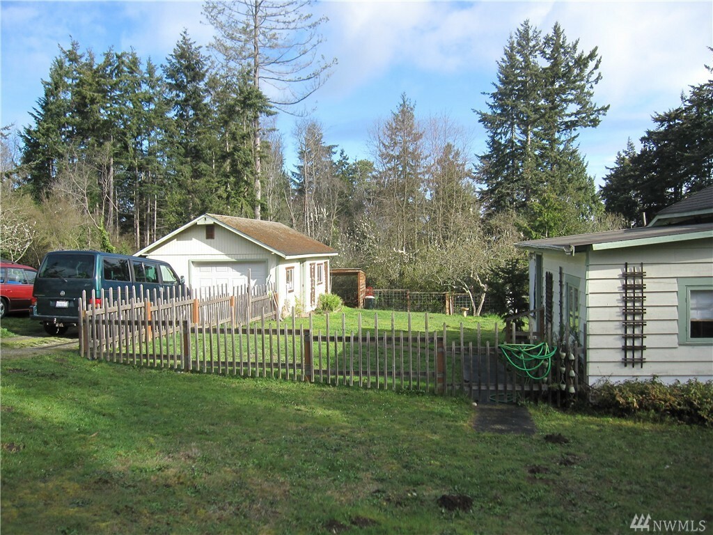 Property Photo:  1803 Walnut St  WA 98368 