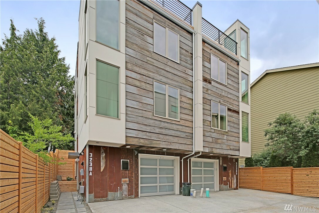 Property Photo:  3238 S Edmunds St  WA 98118 