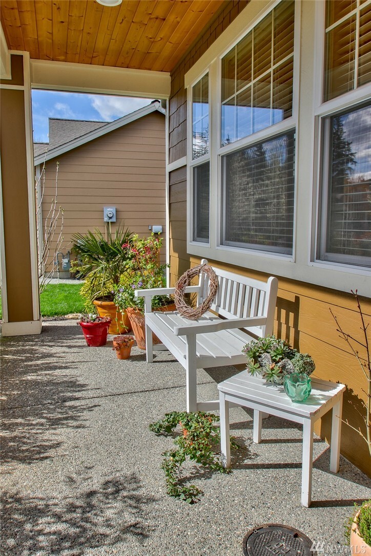Property Photo: 1135 Chestnut Lp WA 98274
