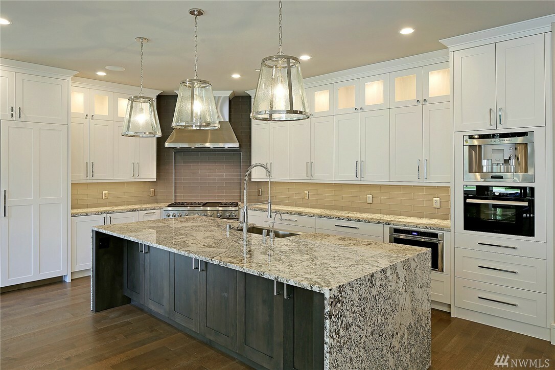 Property Photo: 10011 NE 29th Place WA 98004