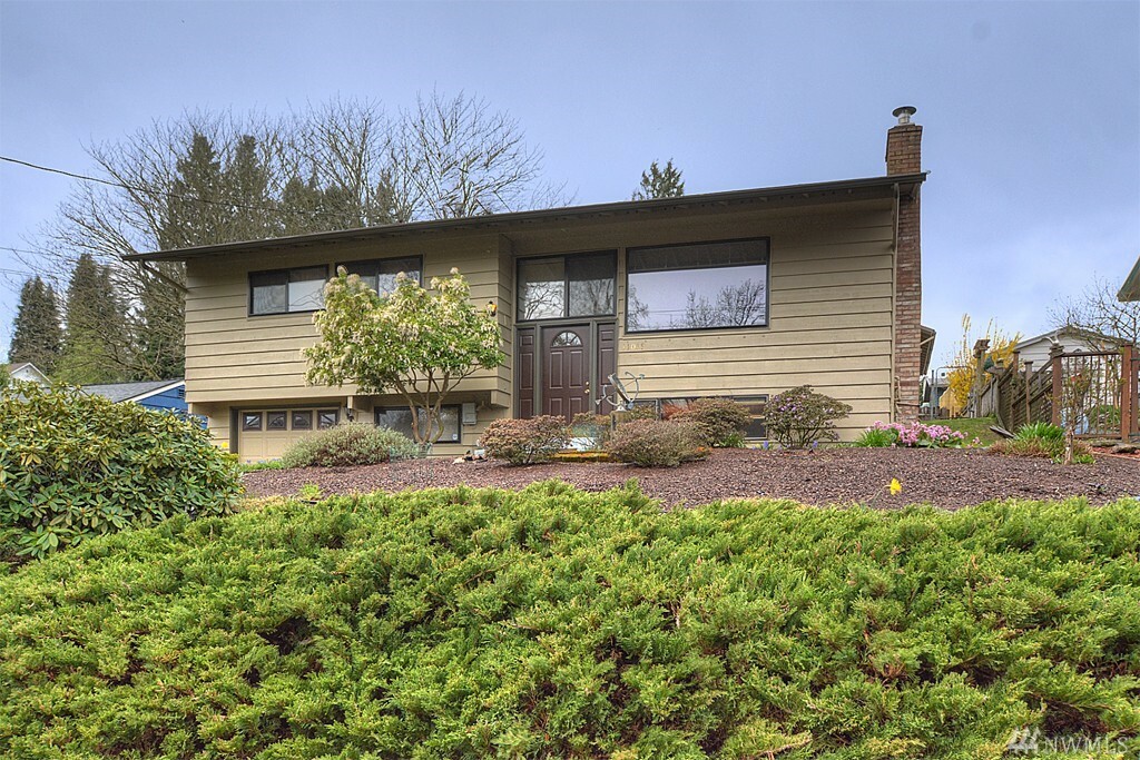 Property Photo:  11019 10th Ave SW  WA 98146 