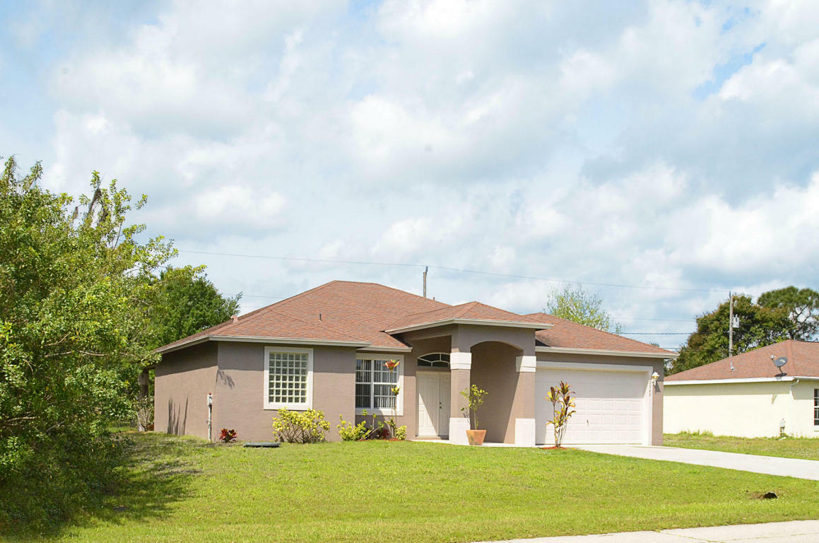 Property Photo:  2342 SE Surrey Place  FL 34953 