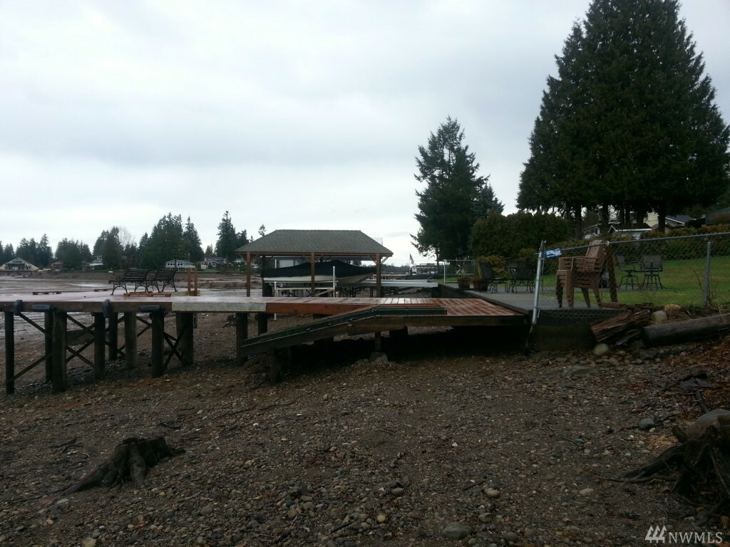 Property Photo:  4827 N Island Dr E  WA 98391 