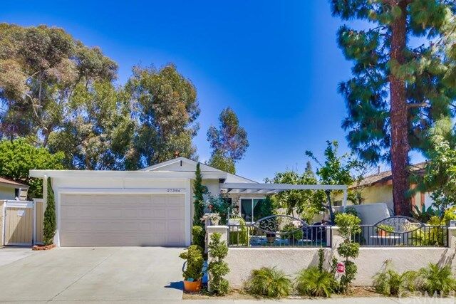 Property Photo: 27386 Tossamar CA 92692