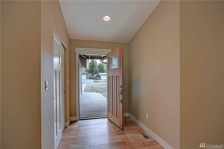 Property Photo:  489 Tam-O-Shanter Dr  WA 98282 