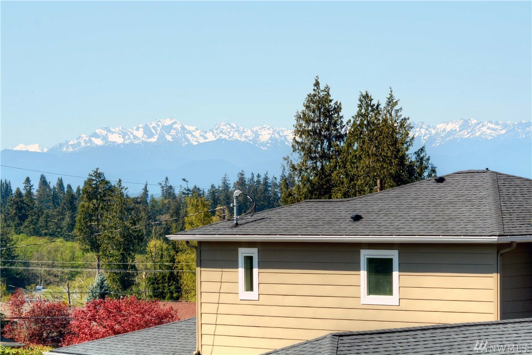 Property Photo:  1223 Coronado Place  WA 98020 