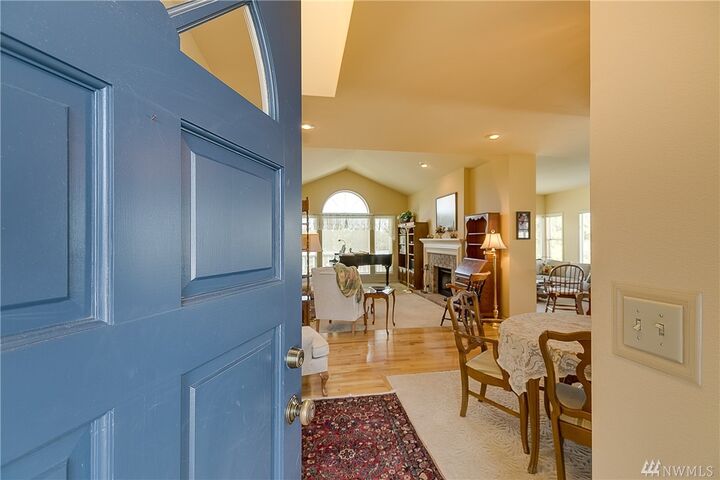 Property Photo:  18624 Blue Ridge Dr  WA 98037 