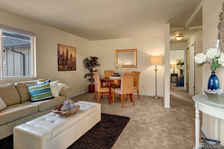 Property Photo: 8017 214th Place SW Ab WA 98026