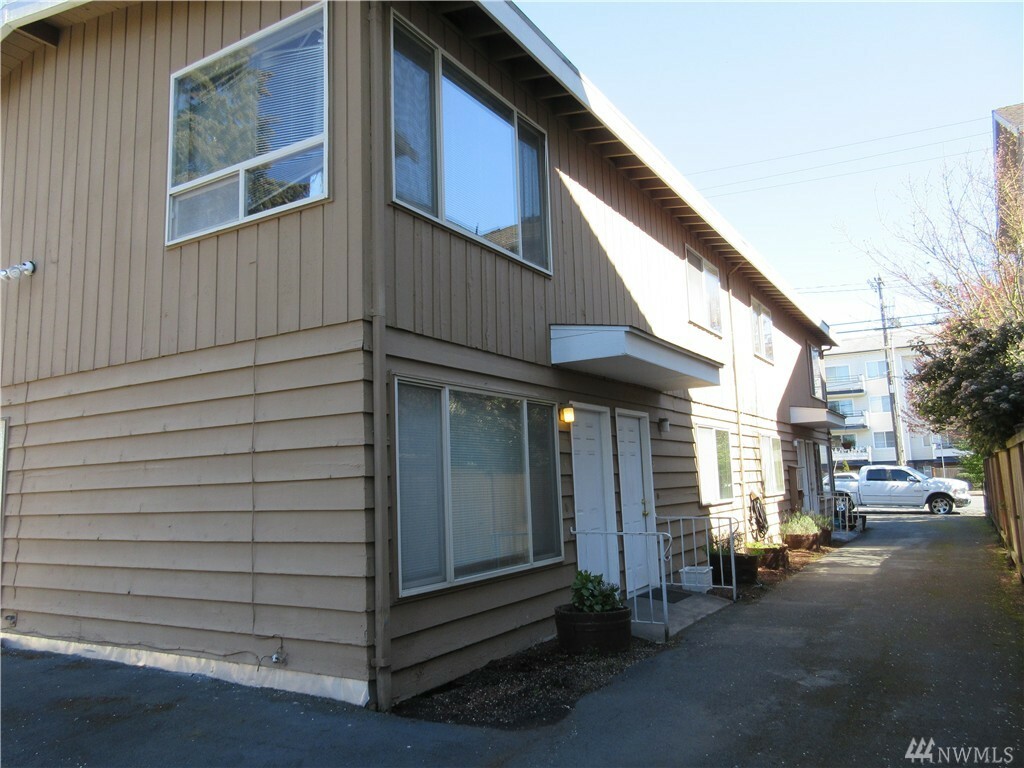 Property Photo:  12729 Greenwood Ave N  WA 98133 