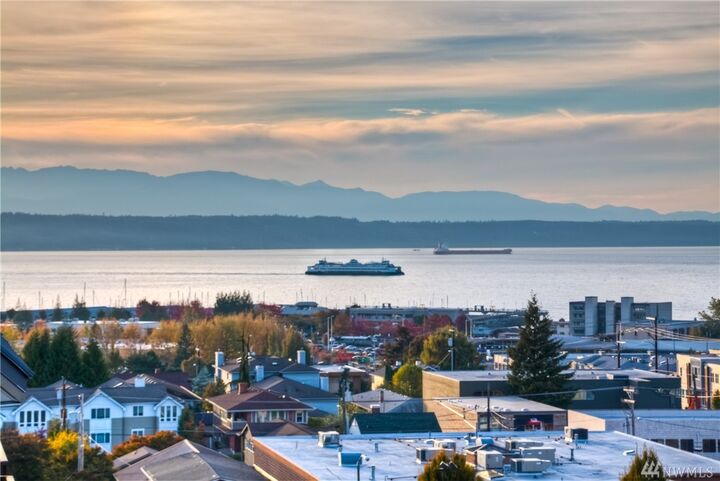 Property Photo:  524 Maple St 304  WA 98020 