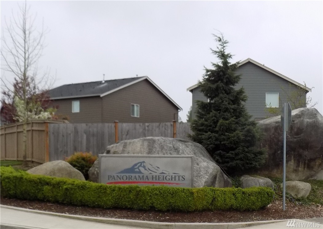 Property Photo:  10914 181st Avenue Pl E  WA 98391 
