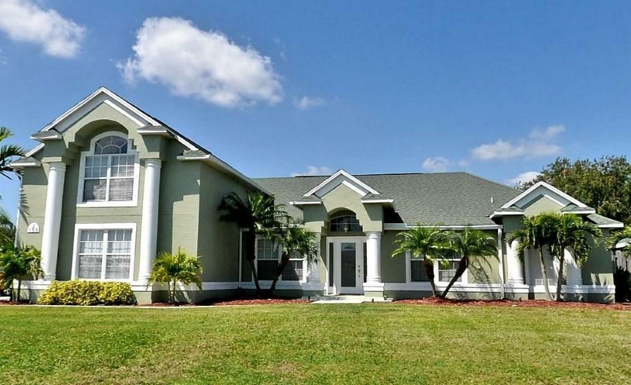 Property Photo:  158 SW Hawthorne Circle  FL 34953 