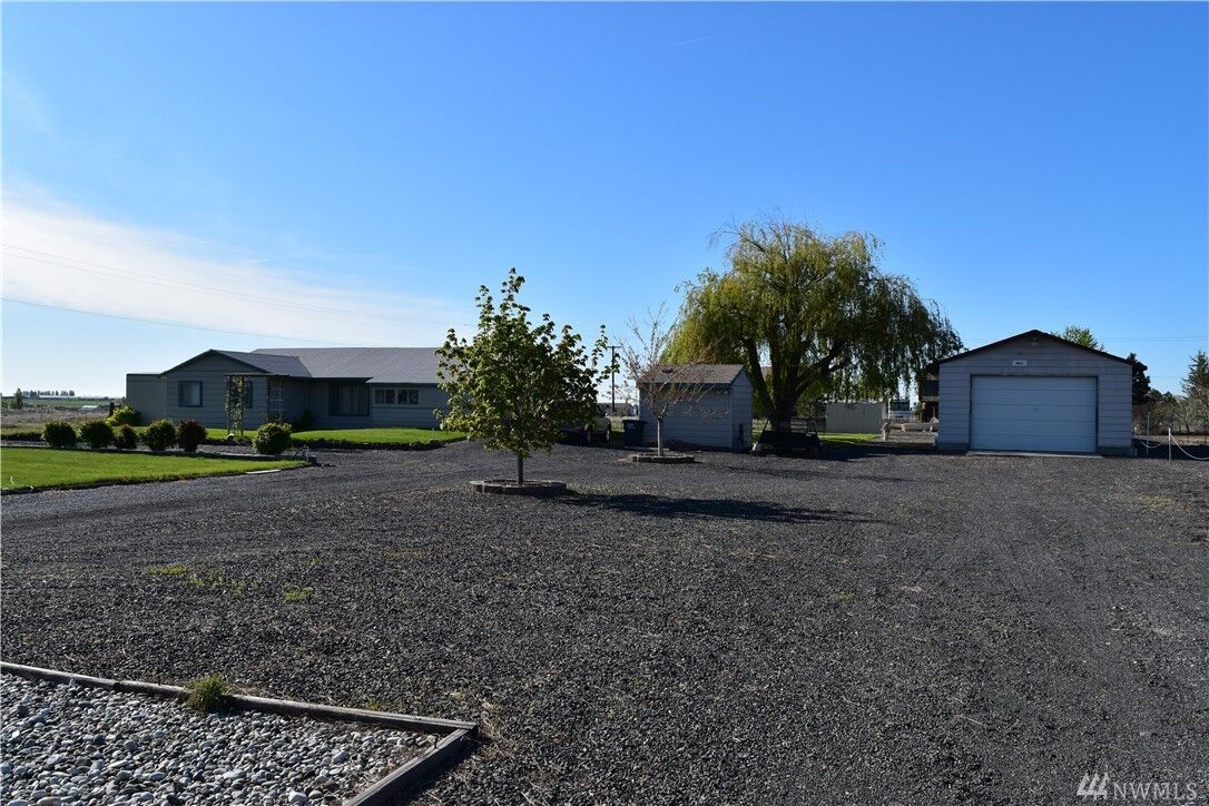 Property Photo: 8383 10 NW WA 98823