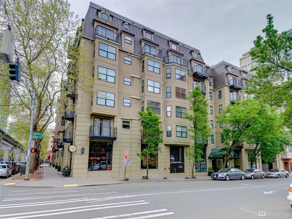 Property Photo: 425 Vine St 307 WA 98121