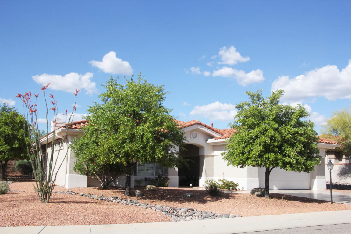 Property Photo: 1221 E Clearwind Place AZ 85755