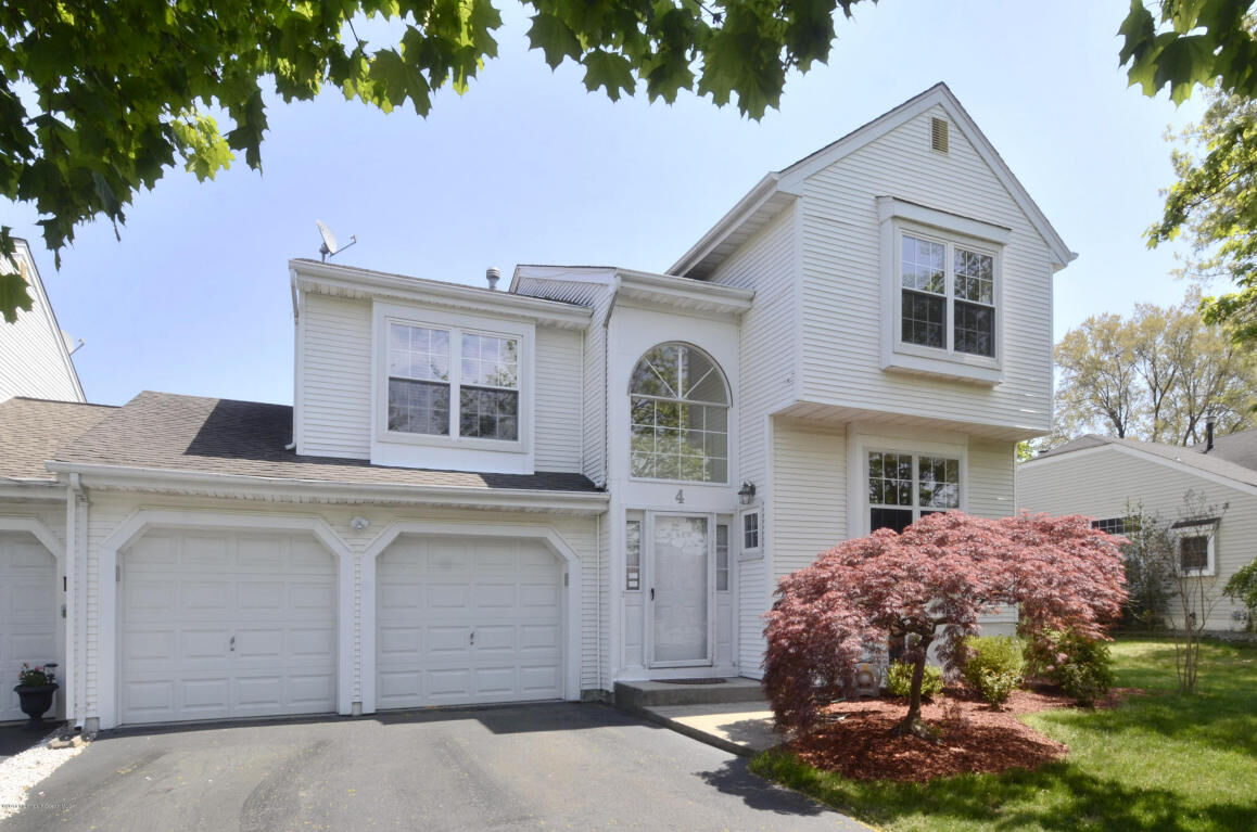 Property Photo:  4 Hunters Pointe  NJ 07748 