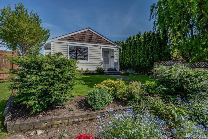 Property Photo:  124 S 6th St  WA 98274 