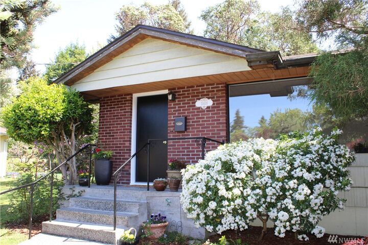 11418 30th Place SW  Seattle WA 98146 photo