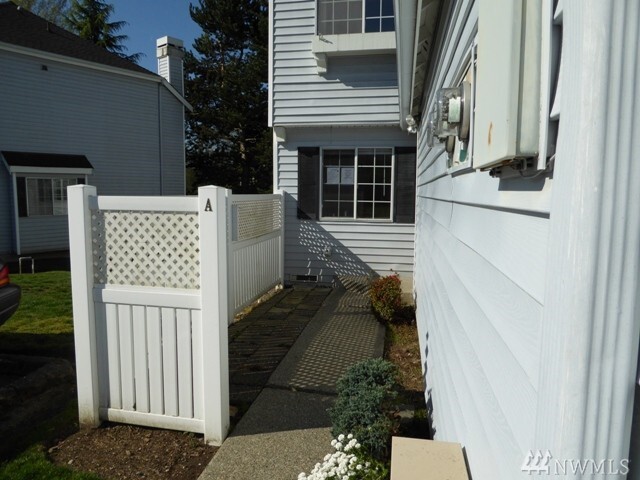 Property Photo: 11628 Admiralty Wy A WA 98204