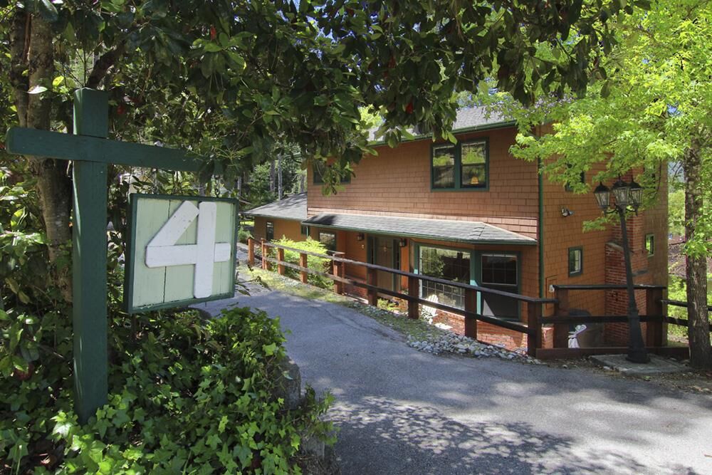 Property Photo:  4 Ridge Way  CA 95041 