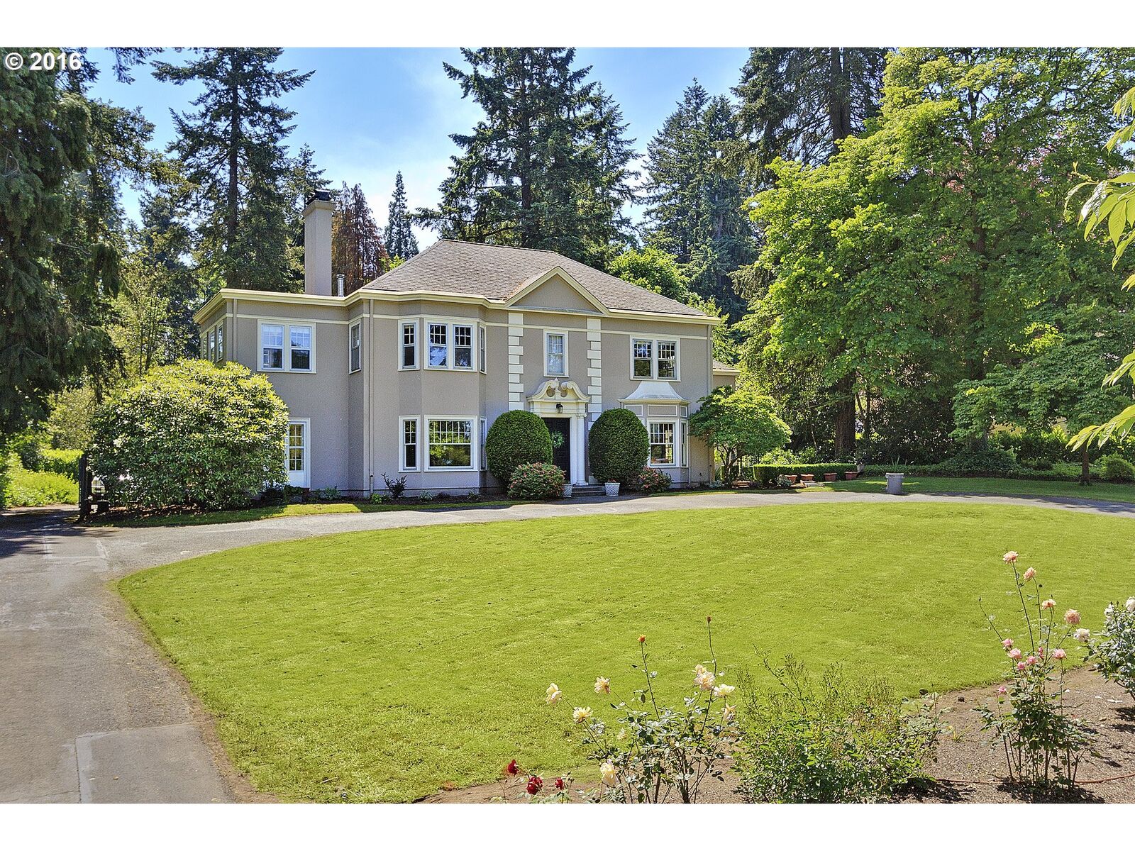 Property Photo: 1620 SE Waverly Dr OR 97222