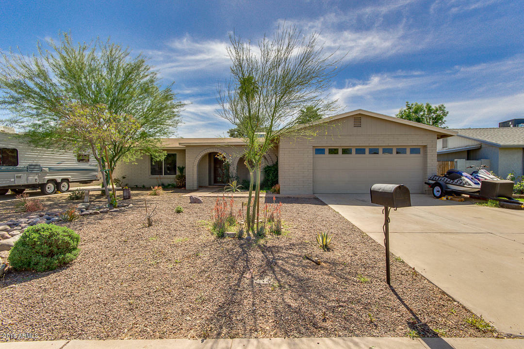 Property Photo:  1407 W El Alba Way  AZ 85224 