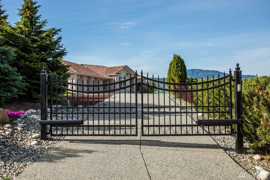 Property Photo:  4277 April Dr  WA 98801 