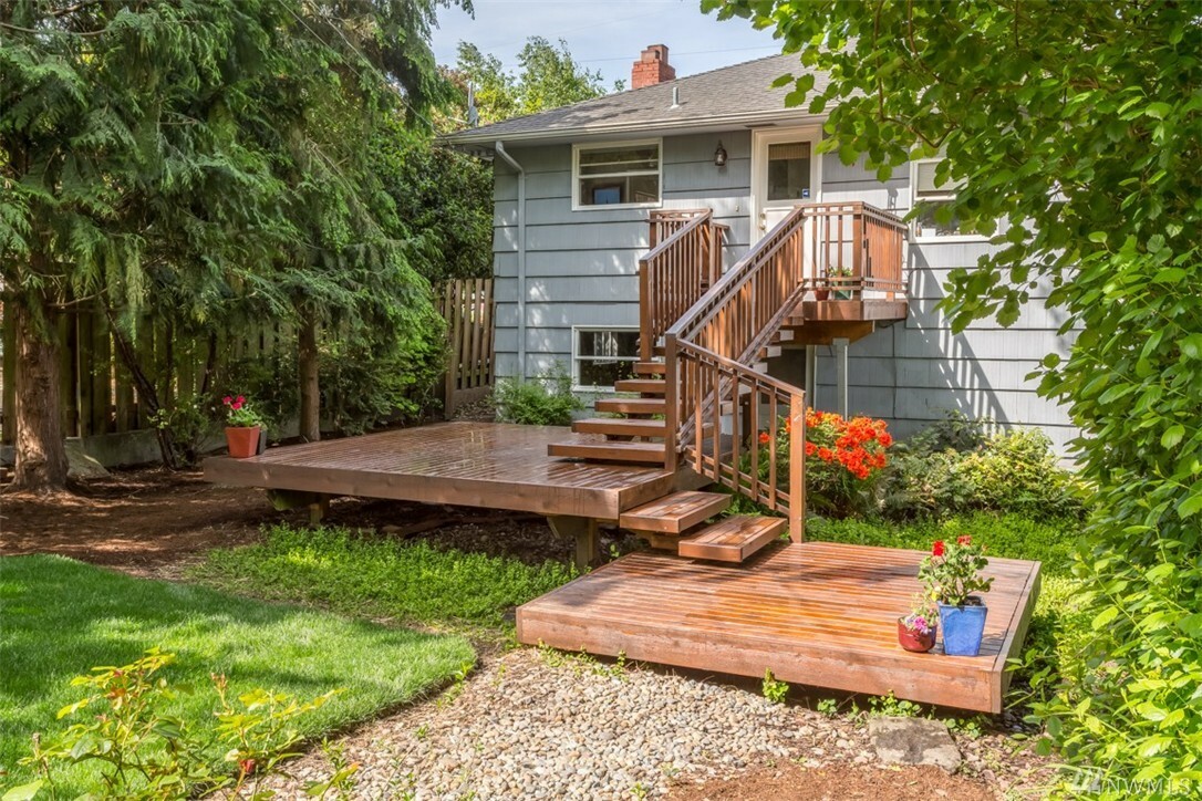 Property Photo:  5912 SW 48th Ave  WA 98136 