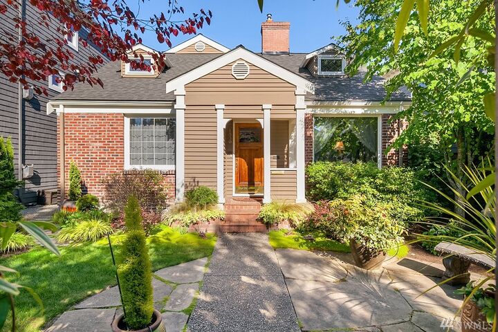 Property Photo:  1830 McGilvra Boulevard E  WA 98112 