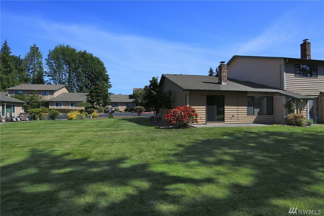 Property Photo:  21513 4th Ave W  C11  WA 98021 