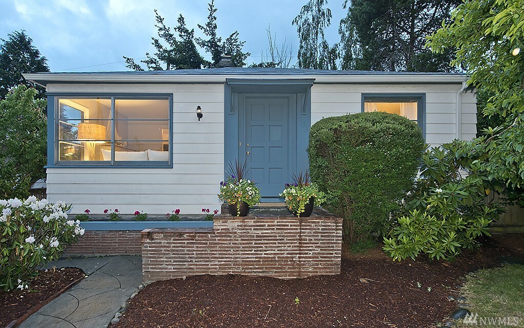 Property Photo:  8435 40th Ave SW  WA 98136 