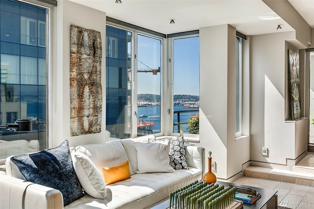 Property Photo: 98 Union St 1209 WA 98101