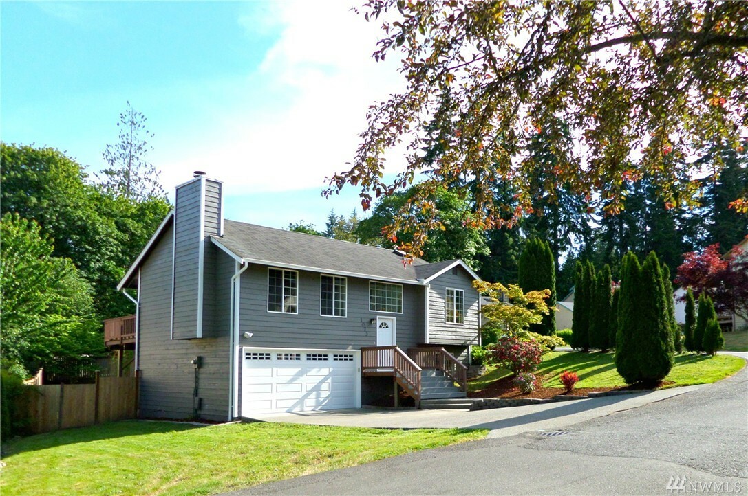 Property Photo:  1073 NE Lombard Ct  WA 98311 