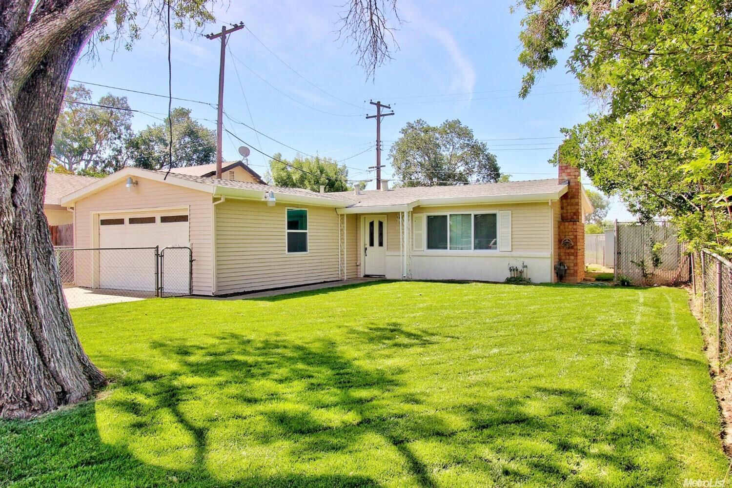 Property Photo:  312 Bradley Way  CA 95673 
