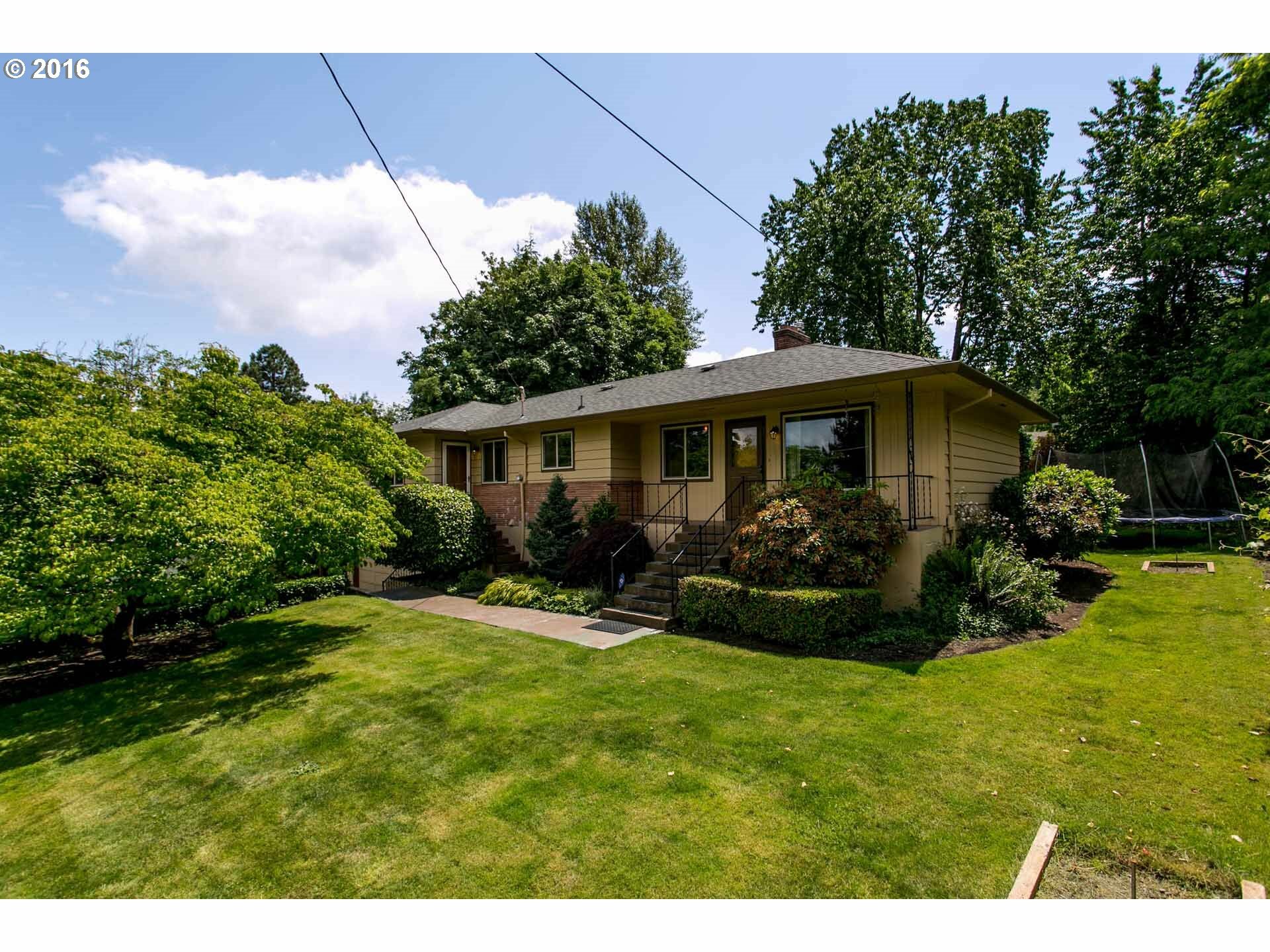 Property Photo: 2420 Hughes Dr OR 97068