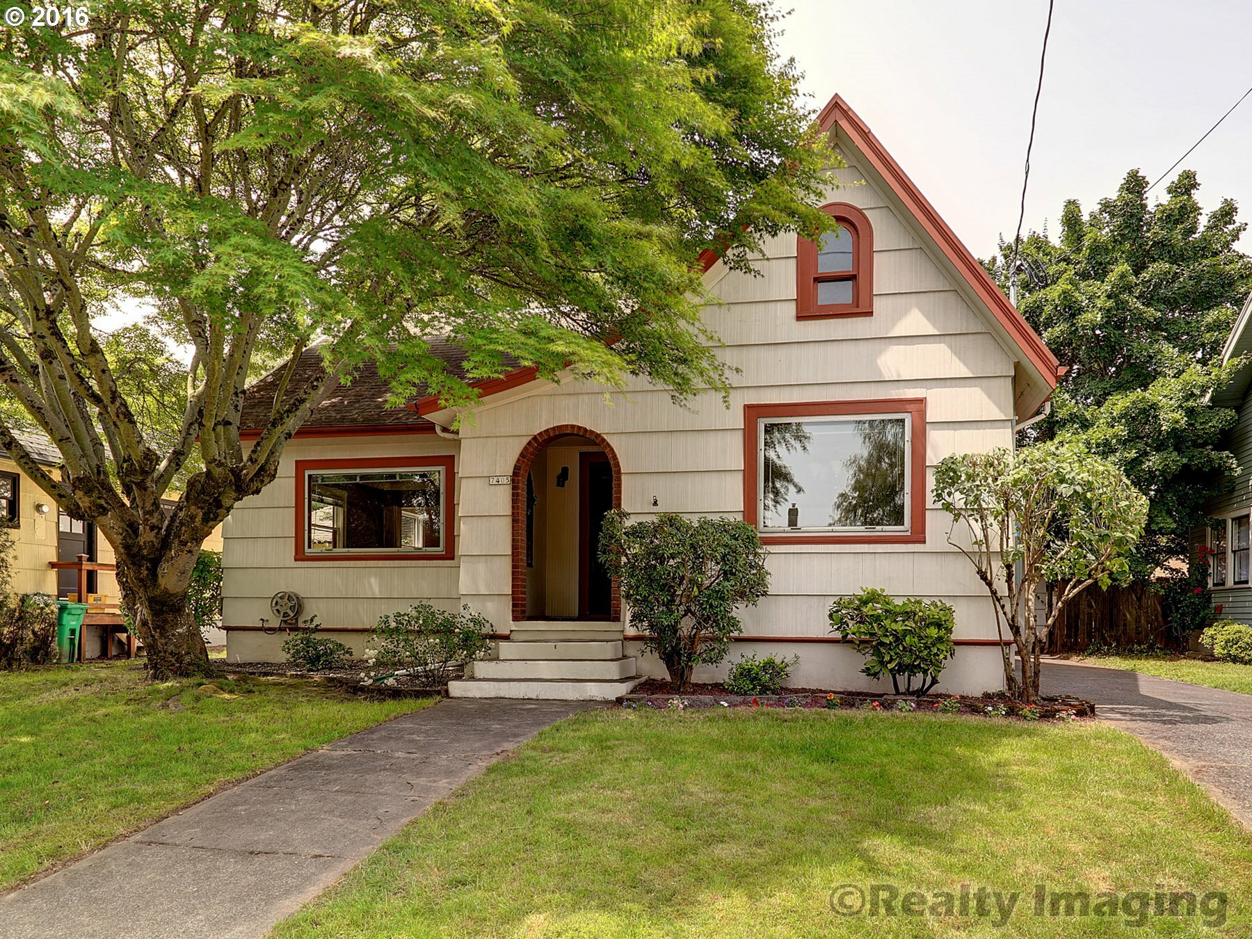 Property Photo:  7405 SE 21st Ave  OR 97202 