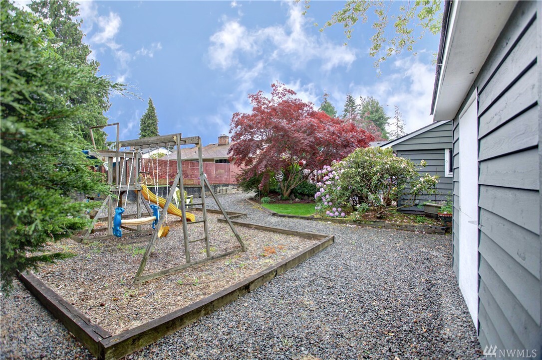 Property Photo: 6421 185th St SW WA 98037
