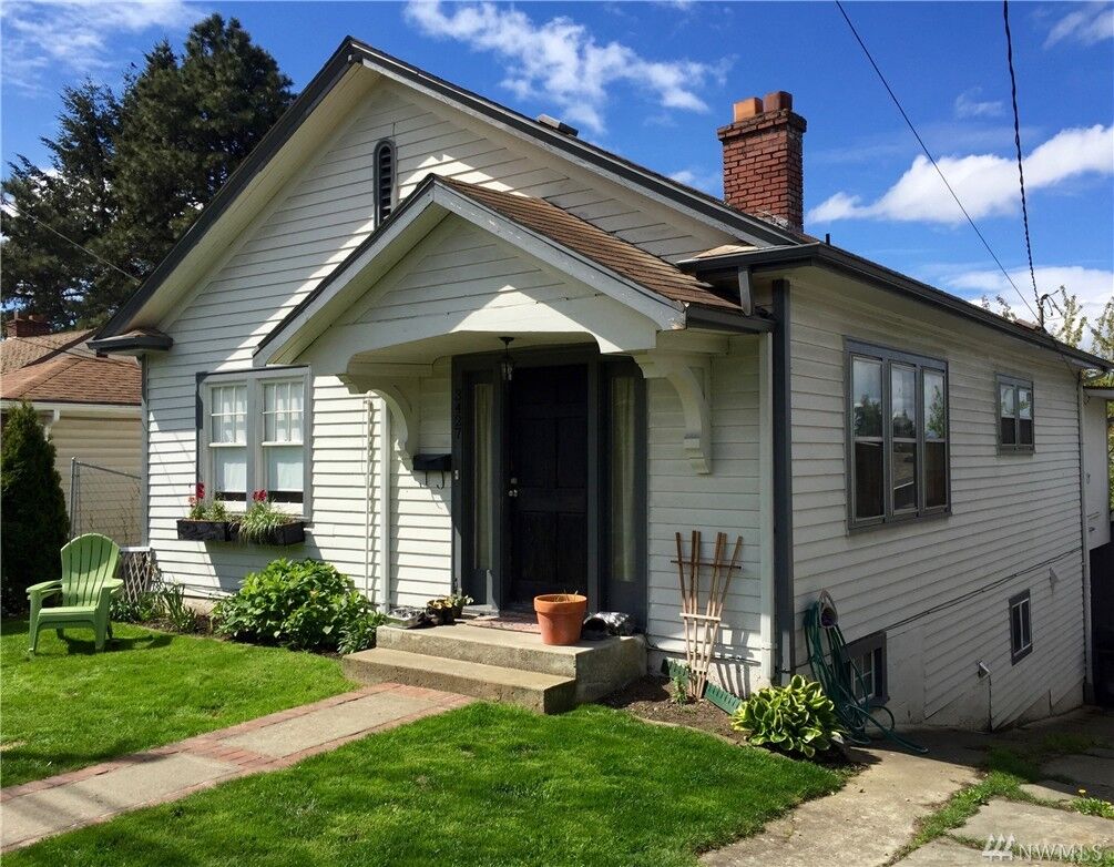 Property Photo: 3427 16th Ave S WA 98144