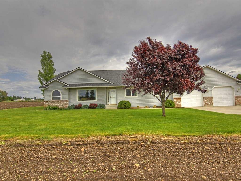 Property Photo:  4230 N Ashton Rd  WA 99027 