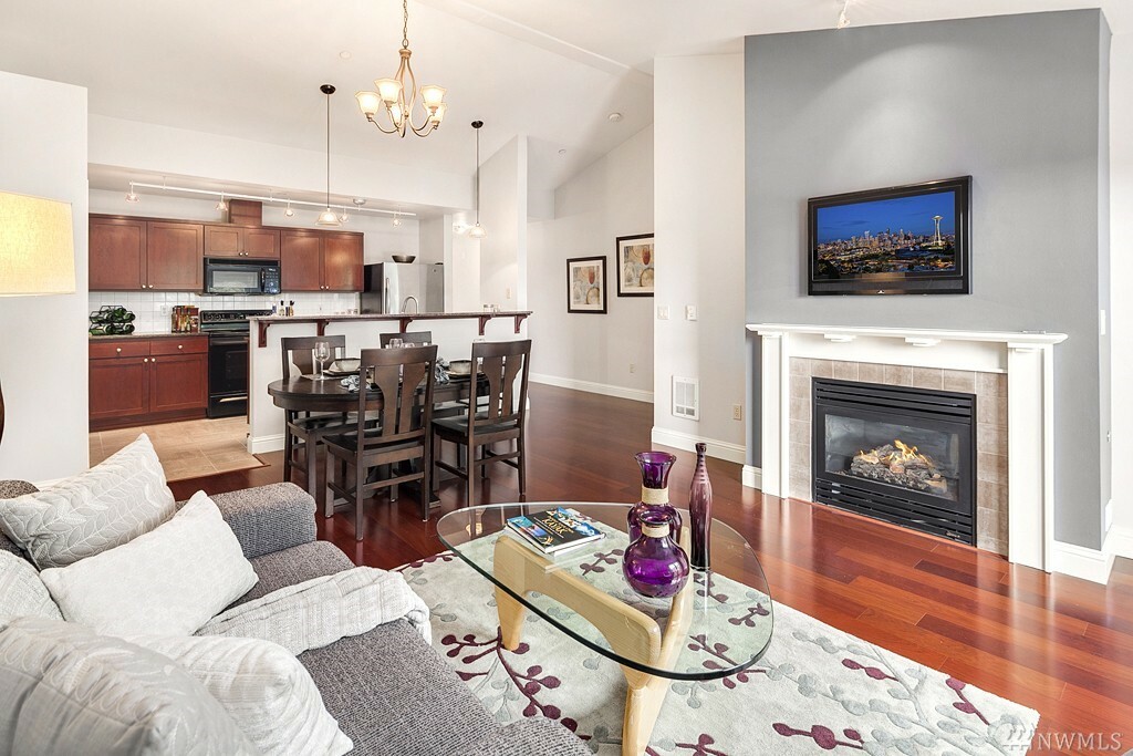 Property Photo: 701 1st Ave N 401 WA 98109